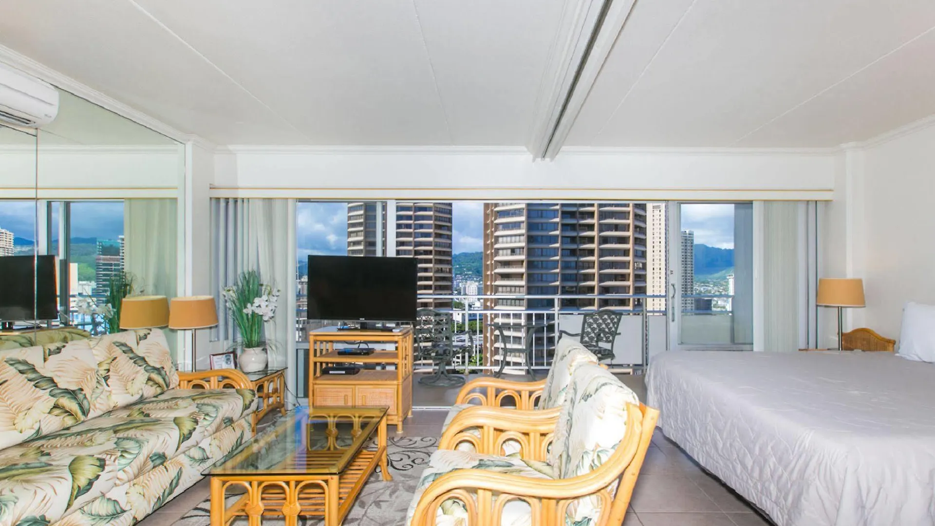 Marina Hawaii Vacations At The Ilikai Otel Honolulu
