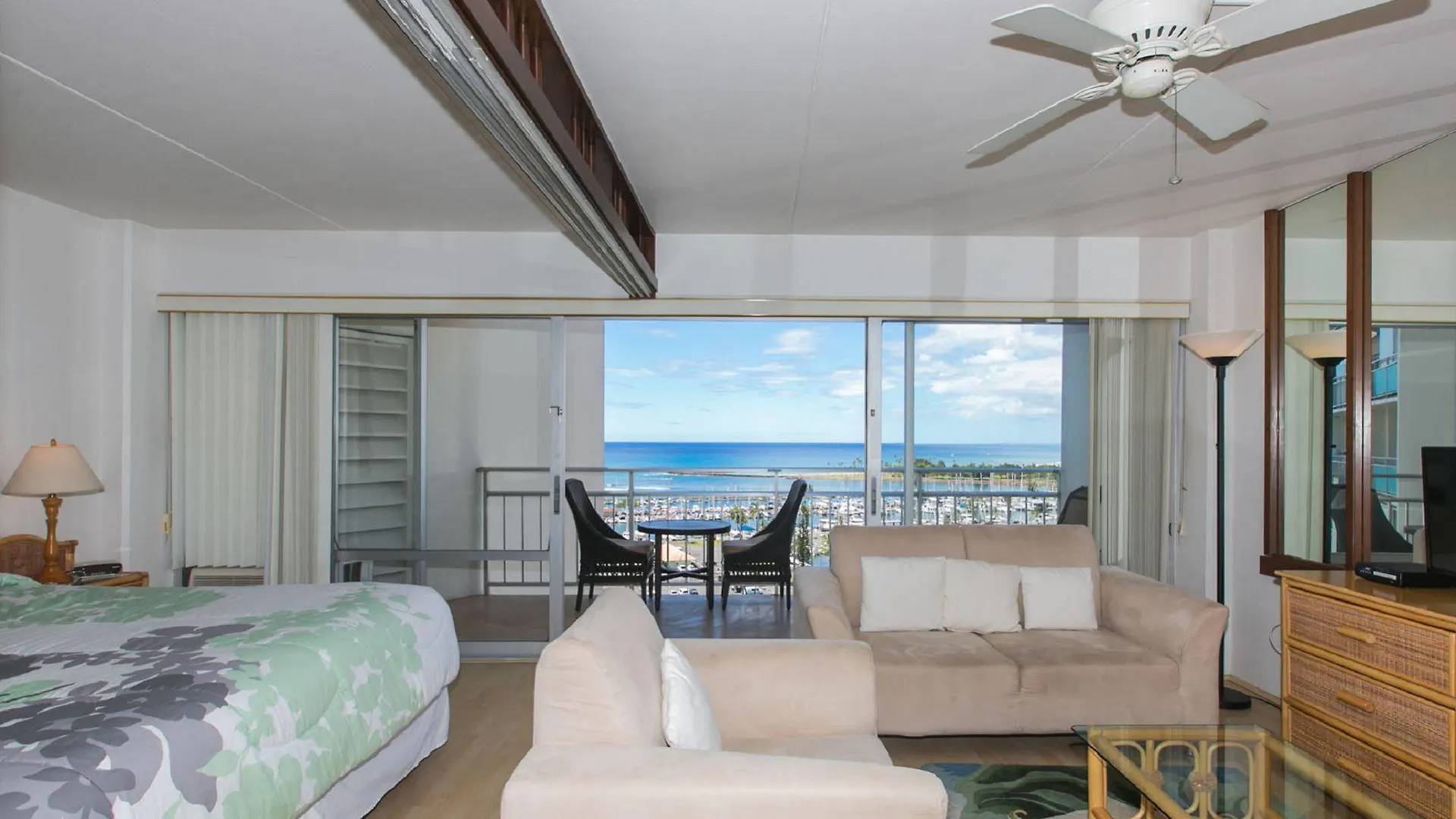 Marina Hawaii Vacations At The Ilikai Otel Honolulu 3*,